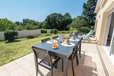 Image de Maison grand jardin entre Ville et Océan par Groom