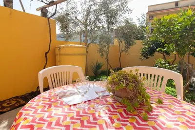 Image de Yellow House