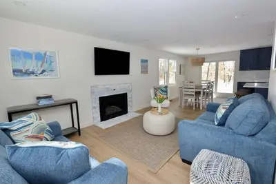 Walk to Schoolhouse Pond!