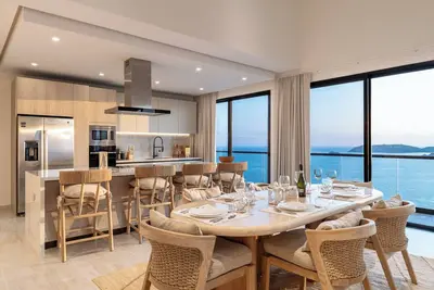 Image de Paradise Cove Penthouse with Breathtaking Ocean Views