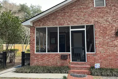 Image de Pineapple House - Comfortable  home in historic district of Summerville Sc