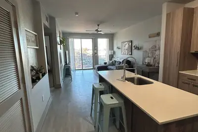 Image de Downtown, Walk to Food, Bars & Nightlife, 6min to Uab Hospital