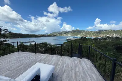 Image de Golden View Villa \nBeautiful 6-bedroom Harbor View villa in charming St Thomas