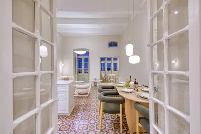 Image de Traditional seaview 3 bedroom with balcony Ldem1-6