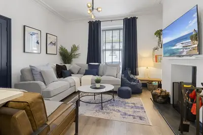 Image de Harbour Townhouse - Designer Home by the Sea