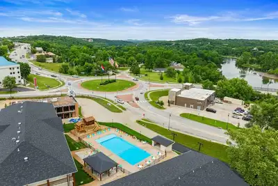 Image de Roark Creek Resort 2br Condo Branson~ Heated Pool & Fitness Center, Sleeps 8