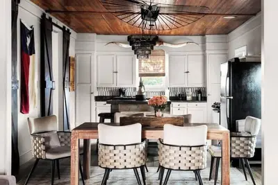 Image de Stay at the 1905 Tx Farmhouse•Cowboy Pool+Fire Pit