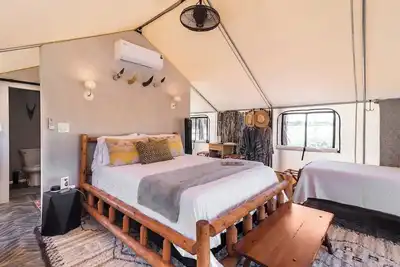 Image de Glamping under the Stars + Pool Tx Hill Country