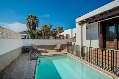 Image de Relaxing villa with private heated pool