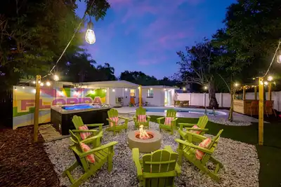 Image de Backyard Oasis • Heated Pool • Tiki Bar • Hot Tub