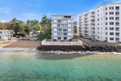 Image de Rincon Seaside Flat- Steps to the Beach & Pool
