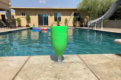 Unique 1-bdrm poolhouse with 24hr access to Pool & Jacuzzi