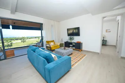 Image de Stylish Modern Escape with Pool + 5 Min to Beach