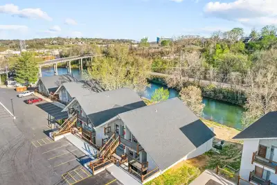 Image de Roark Creek Resort 2br/2ba ~ Indoor Heated Pool, Outdoor Pool & Fitness Center