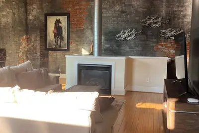 Stave A While, your stylish & comfortable old Ky home away from home