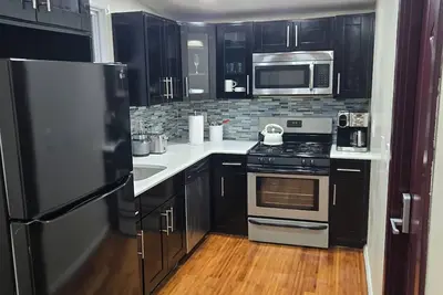 Image de Cozy two bedroom in Queens minutes away from Jfk Airport & Manhattan via Lirr.