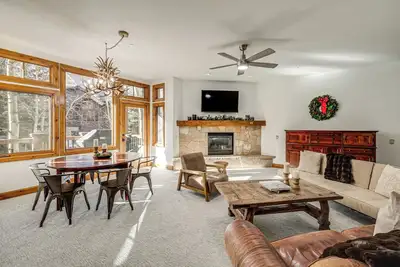 Image de Ski-In/Ski-Out! Large Arrowhead Condo w/ Balcony