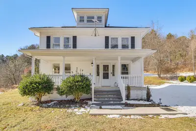 Image de 'The Mountain House Inn' Montebello Stay By Trails