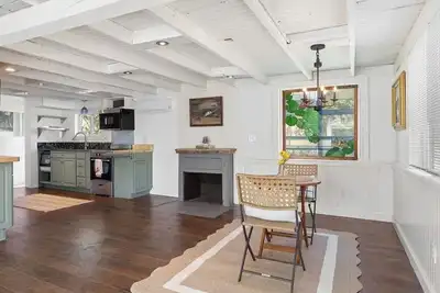 Image de A charming seaside retreat with direct access to Ash Cove,