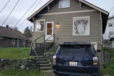 Image de Fabulous 2-bedroom house in Bremerton w/view of Manette Bridge