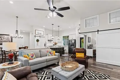 Image de Serene 5br Retreat w/ Hot Tub & Privacy