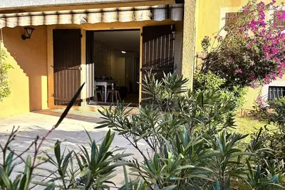 Image de Hyères - Giens  Beau 2 pièces avec jardinet 4 pers piscine