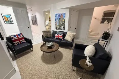 Image de 2 bedroom 1. 5 in Boystown a short walk to Wrigley Field, close to everything