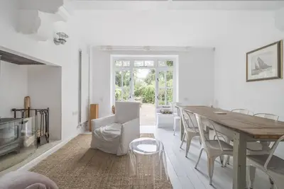 Image de Brick Rose House: West Wittering Beach Home – Sleeps 6, Pet Friendly