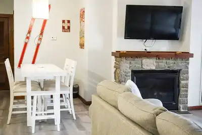 Image de Soaring Eagle # 216 2 Bedrooms, 2 Full Baths:slopeside, Hot Tubs, Underground Parking