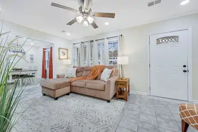 Image de Classic Comfort Home-Near Base, Sleeps 10