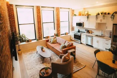 Image de Historic 2br suite in Halifax w/ Free Parking