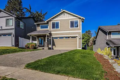 Image de Conveniently located home w/ fast wifi, large deck & great views