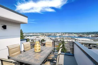 Image de Bright Modern 4b3b Townhome with Roof Top & LakeView