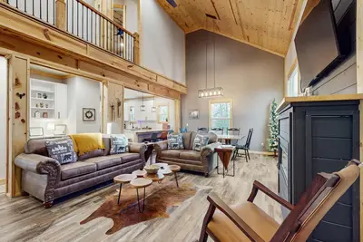 Image de Cozy cabin w/ outdoor deck and access to Coosawattee Resort amenities