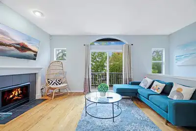 Image de 4 Beds Fremont Retreat with Balcony & Private Patio