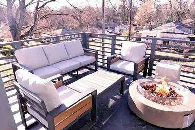 Image de Fire Pit | 6 Min to Duke + Downtown | Private Deck