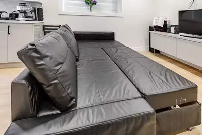 Image de East Vancouver, 5 mins walkable to skytrain, bus stop, grocery store, restaurant, ….