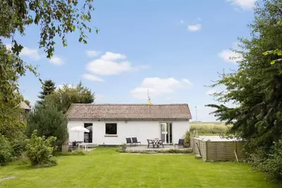 Image de Maison avec grand jardin clos, abri pour feu de camp et autre abri