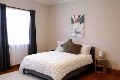 Image de Maison spacieuse de 3 chambres dans le centre de Tenterfield