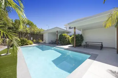 Image de Maison lumineuse de 3 chambres avec cour privée