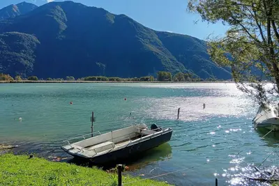 Image de Oasi Mera vacation home with lake view on the beach