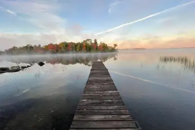 Image de 3 Bedroom Waterfront Cabin on Little Pushaw Pond