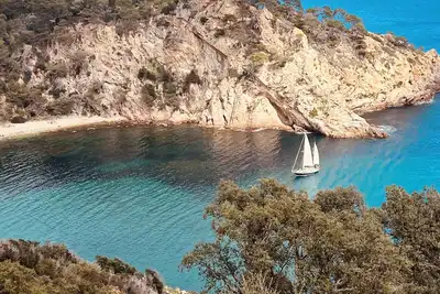 Image de Situé dans un lieu paradisiaque, avec accès à la plage et parking privé! ! !