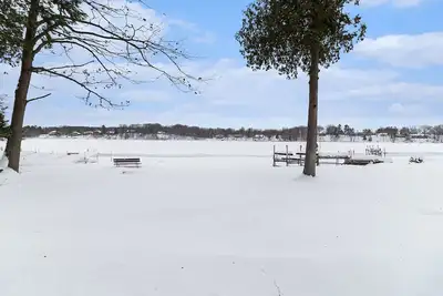 Image de Newly Remodeled Lakeside Cottage. Sleeps 6!