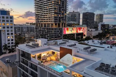 Image de New Luxury Hotel Suite w/ Private Balcony | Rooftop Pool | Sense28 by AvantStay