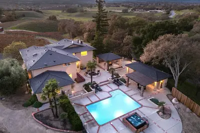 Image de Private Paso Robles Wine Estate w/ Pool, Fire Pit & Vineyard Views