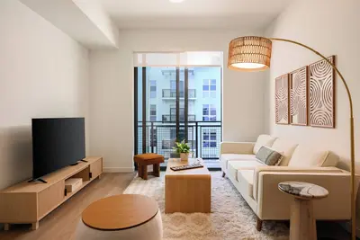 Image de Luxury 2br Hotel Suite | Edgewater | Balcony + Pool | Sense28 by AvantStay