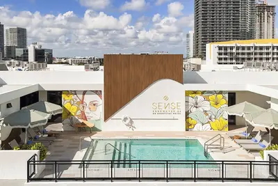 Image de Brand New Luxury Hotel in Edgewater | Rooftop Pool + Gym | Sense28 by AvantStay