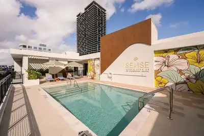 Image de Luxury Edgewater 2br Suite | Balcony + Pool & Gym | Sense28 by AvantStay