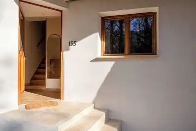 Image de Maison au calme entre lac et montagnes au bord d'une rivière